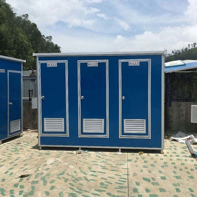विद्युत और जल आपूर्ति और इन्सुलेशन के साथ पूर्वनिर्मित आउटडोर मोबाइल मल्टीप्लेयर शौचालय